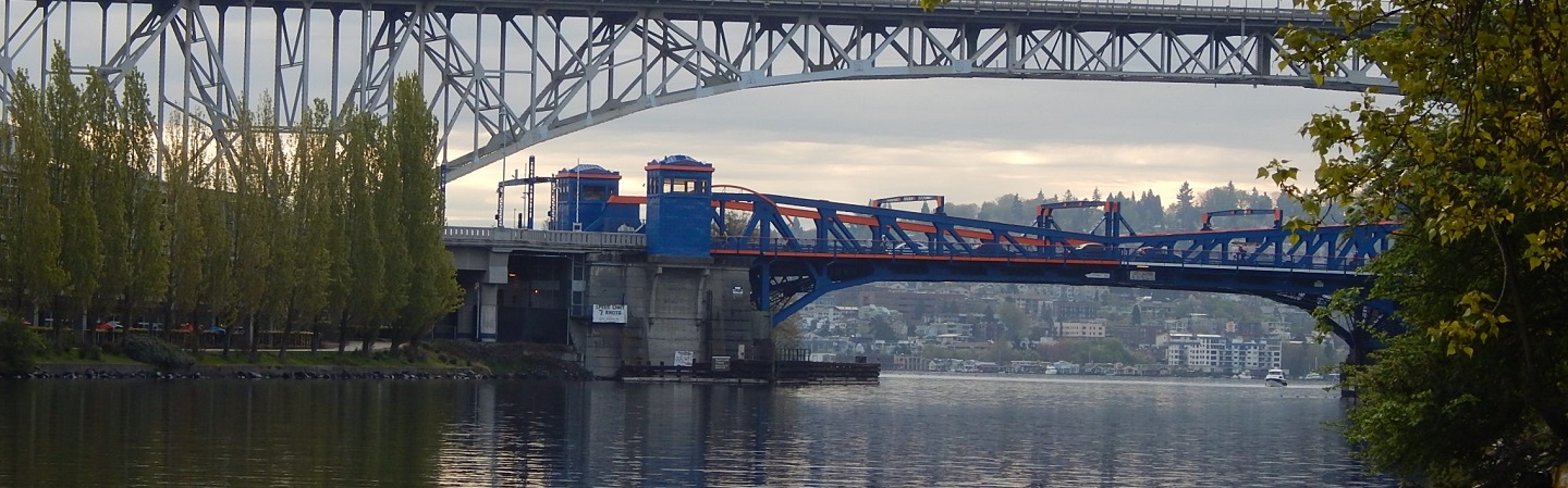 Photograph of Fremont Bridge below the Aurora Bridge